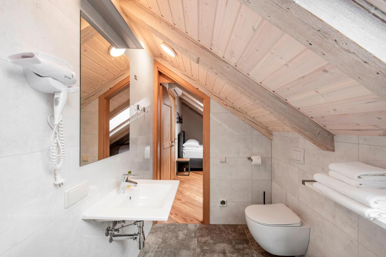 Small Attic Rooms In Kaunas Old Town Exterior foto